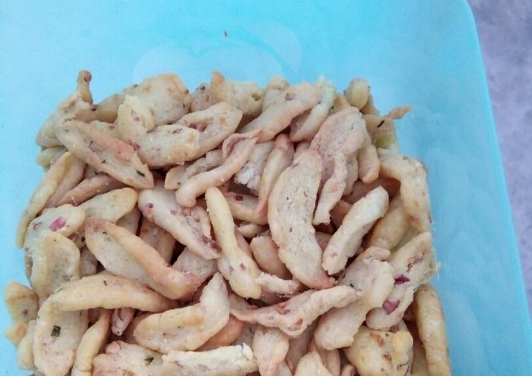 Masakan Populer Kue bawang renyah dan gurih Ala Warung