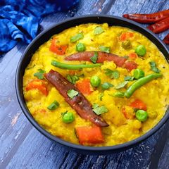 A picture of Assamese Style Pearl Barley Khisiri.