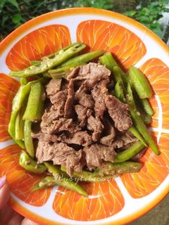 Hình của món Bò né đậu bắp.