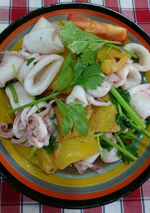 Hình của món Mực xào thơm cà.