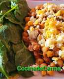 Revuelto de garbanzos, con butifarra, huevo y toque de sobrasada y miel
