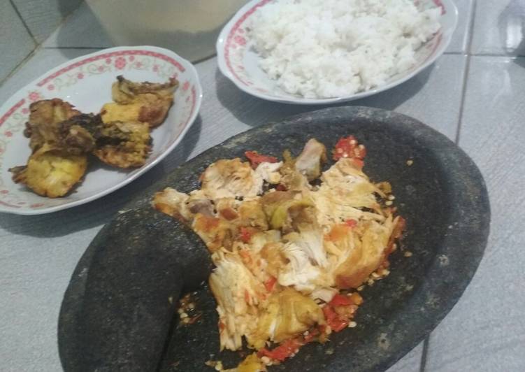 Ayam Penyet Sederhana