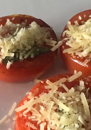 Una foto de Tomates asados con parmesano