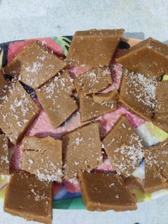 સુખડી(Sukhdi Recipe in Gujarati) રેસીપી મુખ્ય ફોટો