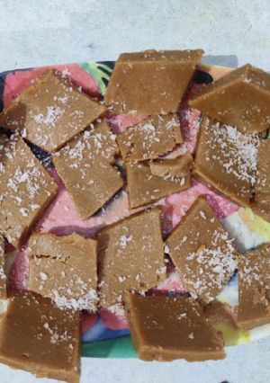સુખડી(Sukhdi Recipe in Gujarati) રેસીપી મુખ્ય ફોટો