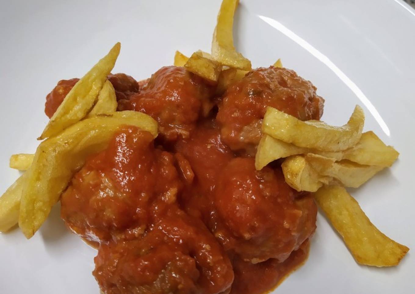 Albóndigas con tomate