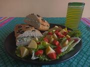 Una foto de sándwich aceitunas