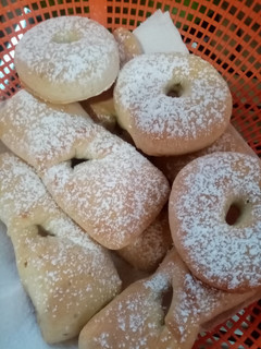 Una foto de Calzones rotos y roscas al horno