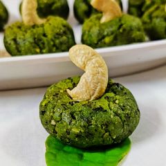 A picture of Kaju milk paan leaf peda.