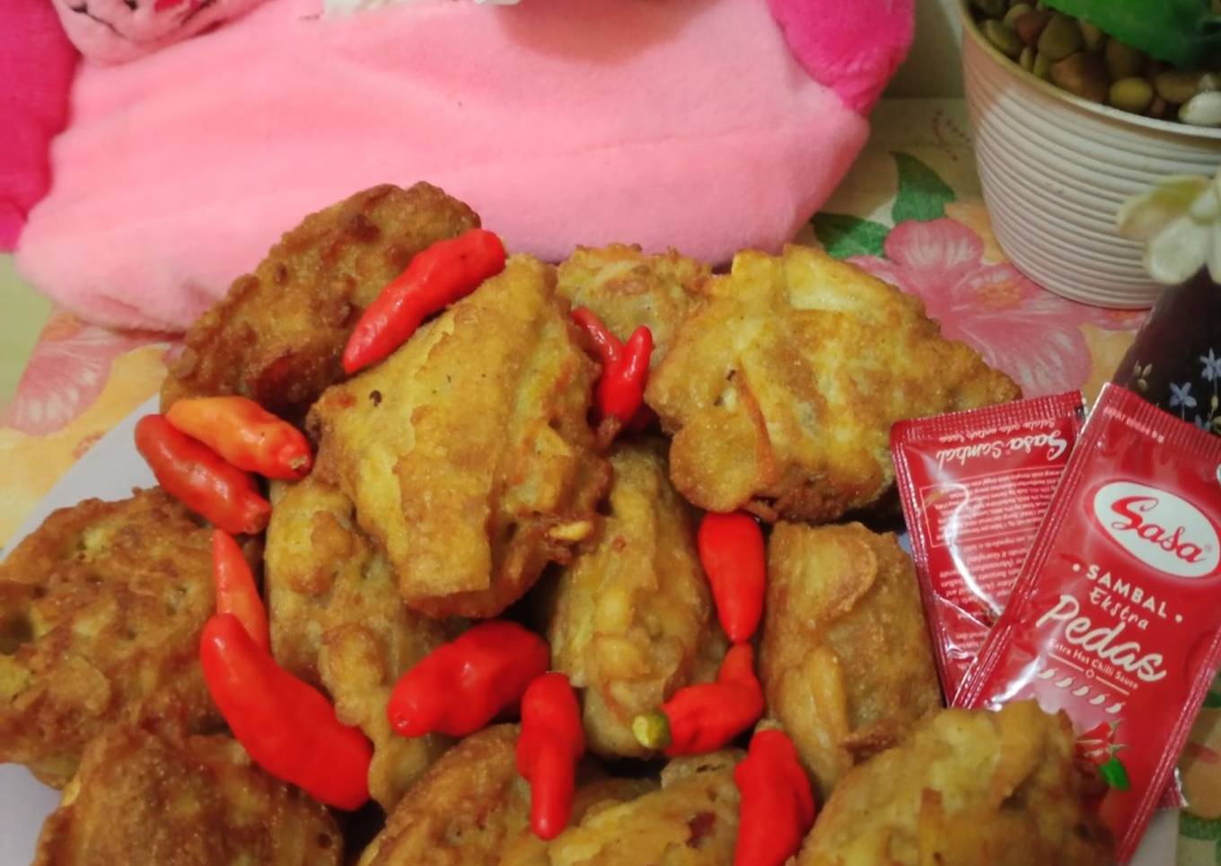 Tahu goreng tepung isi mie