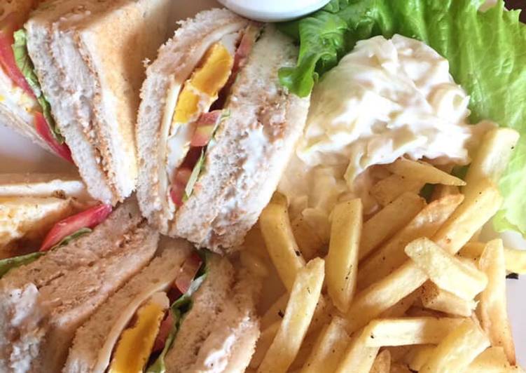 Steps to Make Delicious Club Sandwiches