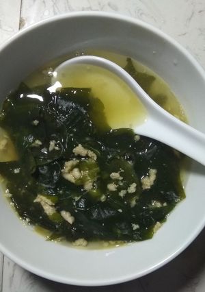 Hình của món Canh rong biển thịt bằm siêu tốc.