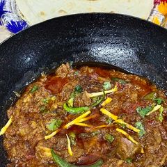 A picture of Chatkhari Beef karahi.