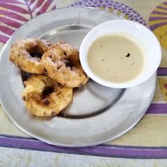 A picture of Medu vada with Groundnut Dip.