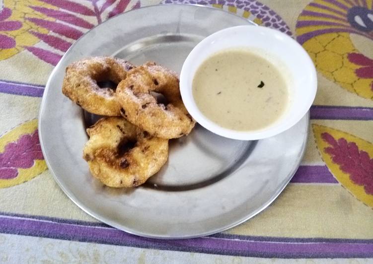 Steps to Make Medu vada with Groundnut Dip