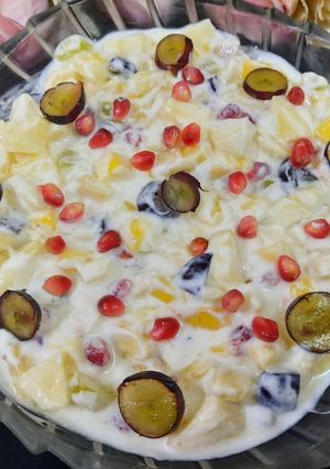 A picture of Dehi wala meetha fruits chaat.