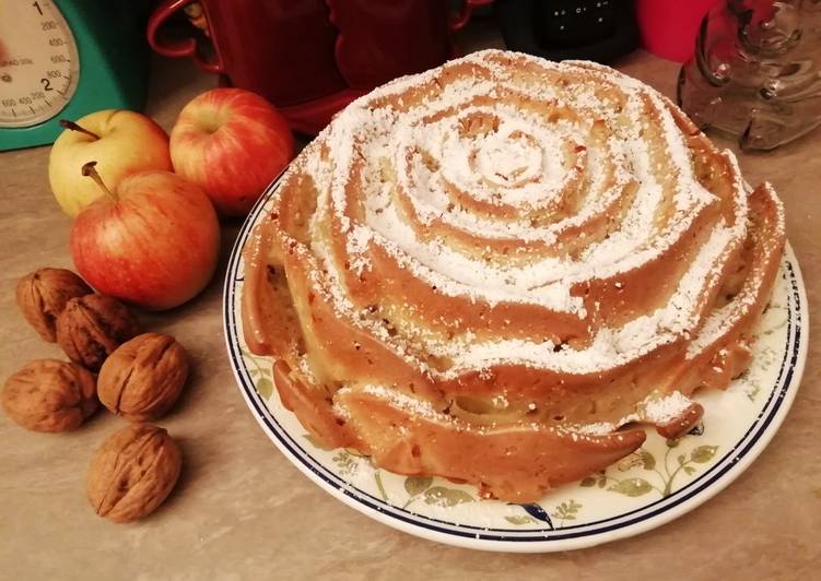 Steps to Prepare Any-night-of-the-week Torta di mele al profumo di cannella e noci