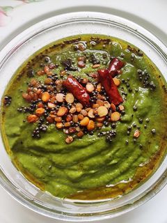 மல்லிஇலை வெங்காய சட்னி (Coriander leaves onion chutney recipe inn tamil) செய்முறை முக்கிய புகைப்படம்