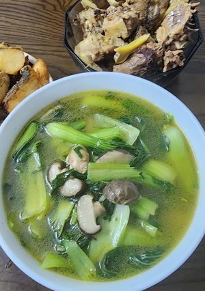 Hình của món Canh gà cải thìa nấm.