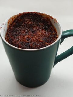 Una foto de Mug Cake (Bizcocho de taza) de chocolate (SIN GLUTEN, SIN LACTOSA) con harina de arroz y maicena