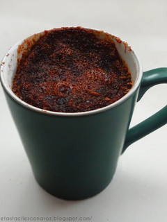 Una foto de Mug Cake (Bizcocho de taza) de chocolate (SIN GLUTEN, SIN LACTOSA) con harina de arroz y maicena