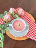 Overnight Oat Strawberry Untuk Diet, Bubur Pink Marsha and The Bear