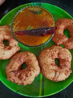 वडा-सांबर (vada sambar recipe in marathi) रेसिपी चे मुख्य फोटो