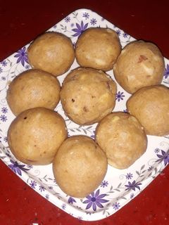 आटे और मेवा के लड्डू (Aate aur mewa ke ladoo recipe in hindi) रेसिपी मुख्य फोटो