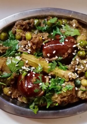 भोगीची भाजी (bhogichi bhaji recipe in marathi) रेसिपी चे मुख्य फोटो 