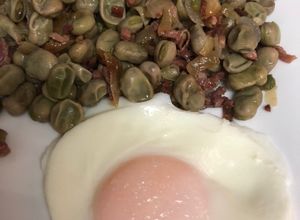 Foto principal de Habas con jamón & huevo al agua 🥣