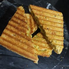 A picture of Cheese-Potato stuffed Sandwich.