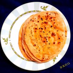 A picture of Tawa Garlic Naan.