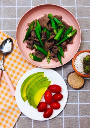Hình của món Eatclean day 2Bò xào đậu bắp.
