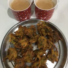 Onion filters/ payaz ke pakode A picture of Onion filters/ payaz ke pakode.