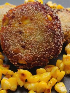 कॉर्न ॲंड स्वीटपोटॅटो कटलेट. (corn and sweet potato cutlets recipe in marathi) रेसिपी चे मुख्य फोटो