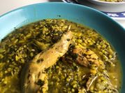 Una foto de pollos primavera