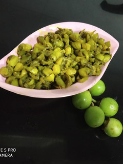 ગુંદા બટાકા નું શાક રેસીપી મુખ્ય ફોટો