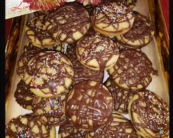 Latest Recipe Vanilla Sandwiched Chocolate Dripped Cookies Delicious and Healthy