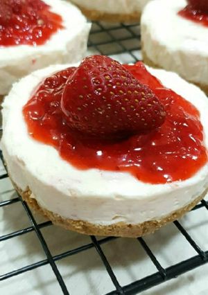 Foto resep Mini cheese strawberry cake ekonomis (NO bake)