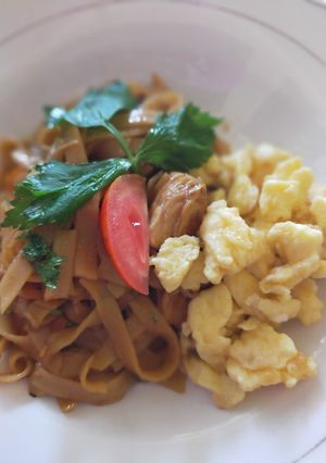 Foto resep Menu GTM kwetiaw goreng with scrambled eggs