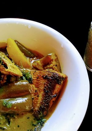 বেগুন দিয়ে খয়রা মাছ(Begun diye khoyra mach recipe in Bengali) রেসিপির প্রধান ছবি