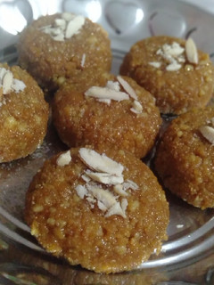થાબડી પેંડા(thabdi penda recipe in Gujarati) રેસીપી મુખ્ય ફોટો