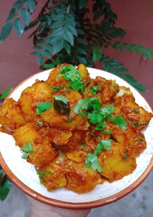 લસણિયાં બટાકાં (Garlic potato recipe in gujarati) રેસીપી મુખ્ય ફોટો