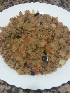 Una foto de Quinoa con verduras y atún 🍅🍆🐟