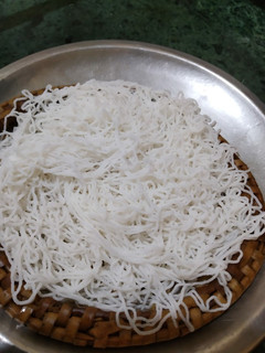 இடியாப்பம்(idiyappam recipe in tamil) செய்முறை முக்கிய புகைப்படம்