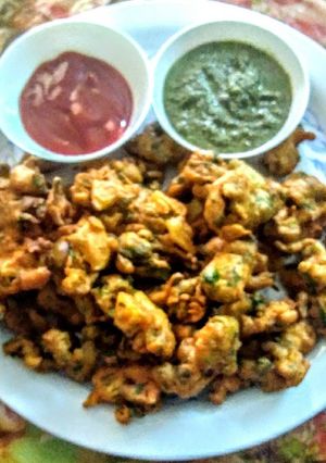 A picture of Methi palak pakora.