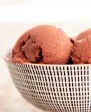 Helado casero de chocolate sin azúcar, sin edulcorantes y sin huevo