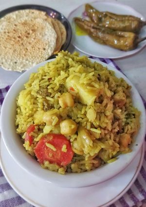 A picture of Mint and Chola Rice.