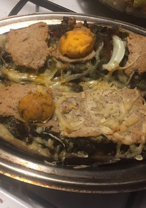 Una foto de Berenjenas rellenas de calamares en su tinta