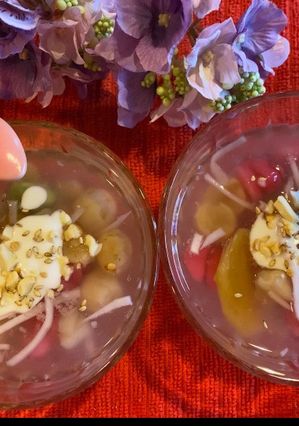 A picture of Water Chestnut, Lotus Seed, and Coconut Sweet Soup (Chè Củ Năng Sen Dừa).